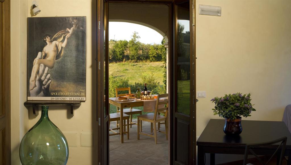 Borgo Le Capannelle Aparthotel Castel Ritaldi Exterior photo